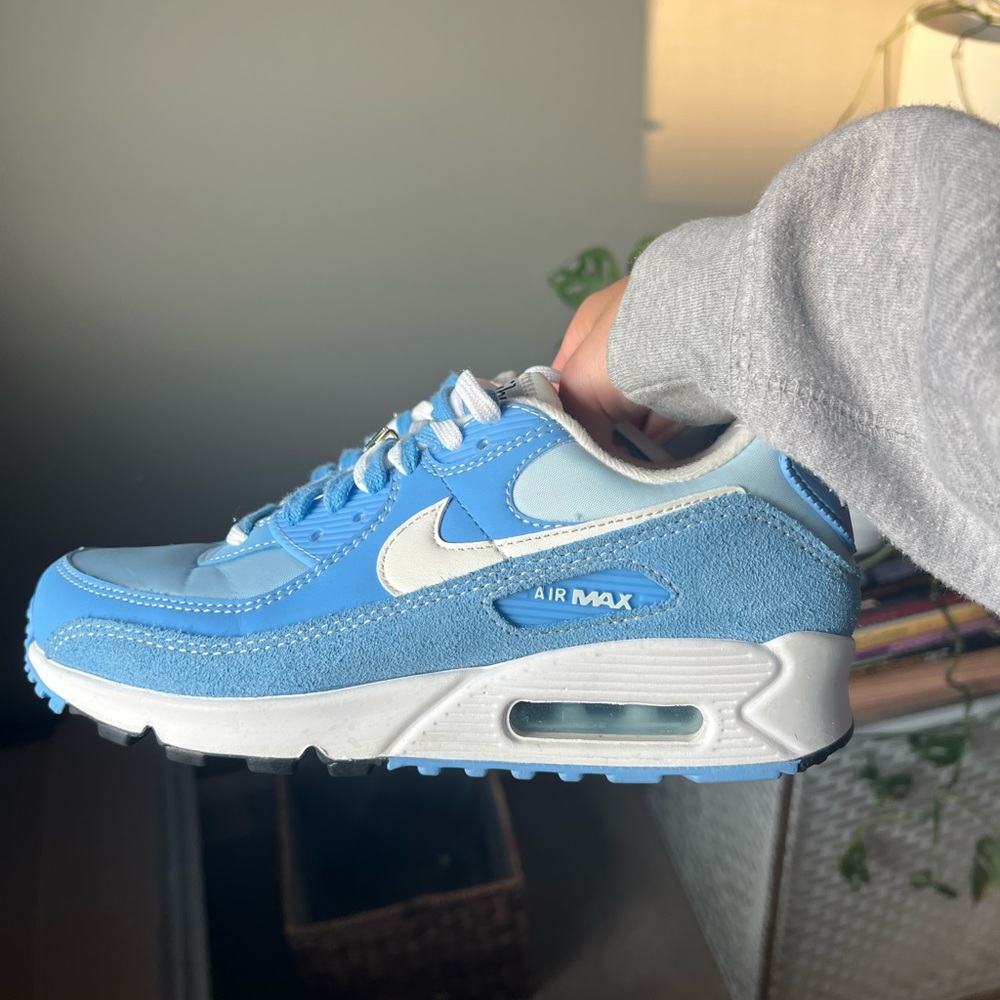 Nike Women’s Air Max Sneakers in Light Blue and White - Picture 4 of 8